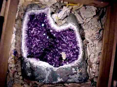 http://www.mineralminers.com/images/amethyst/mins/amem109.jpg