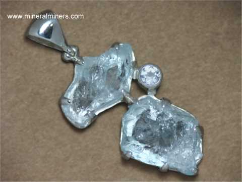 AAA Flawless Brazilian Aquamarine Loose Heart Gemstone Cut Fine Quality Aquamarine Ring-Pendent Raw 15 x 15 x 10 mm GIT Certified