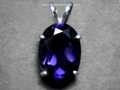 Iolite Jewelry: iolite pendant in 14k gold