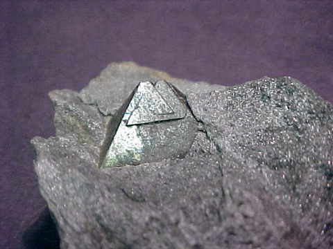 magnetite mineral facts information page how does magnetite form